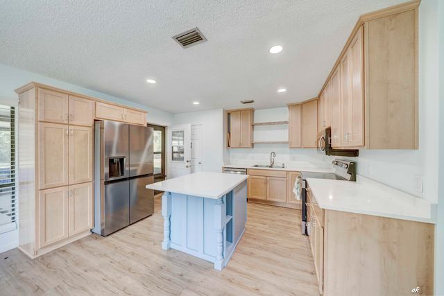 12835 Farm Road, Southport, FL 32409