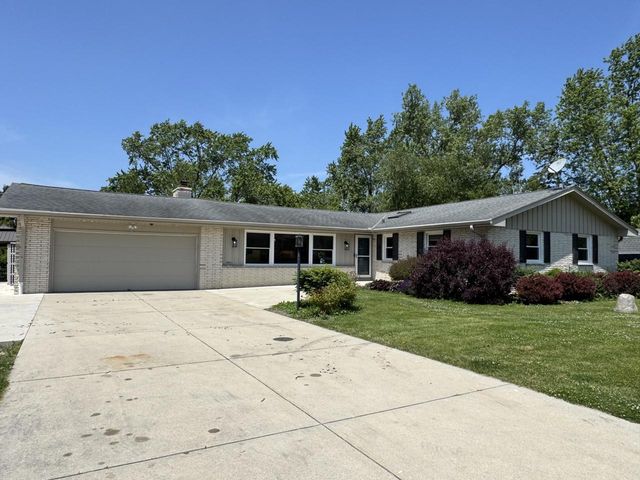 4700 W Hunting Park DRIVE, Franklin, WI 53132