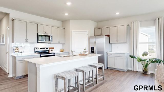 8352 S 176th Avenue, Omaha, NE 68137