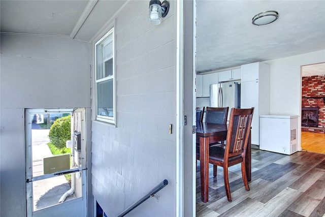 8 Ashby Street, Johnston, RI 02919