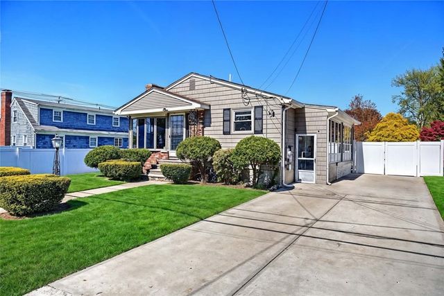 8 Ashby Street, Johnston, RI 02919