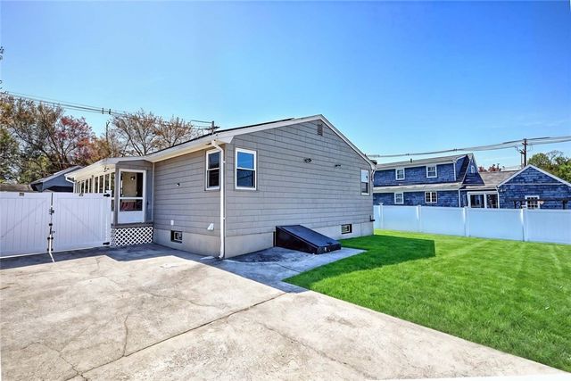 8 Ashby Street, Johnston, RI 02919