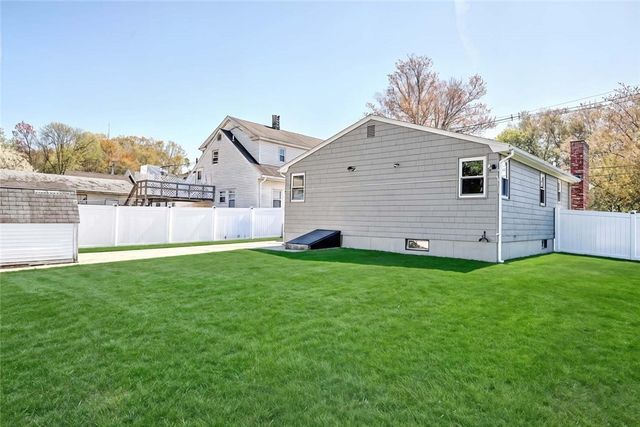 8 Ashby Street, Johnston, RI 02919