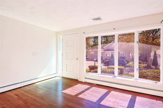 8 Ashby Street, Johnston, RI 02919