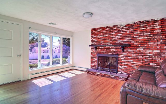 8 Ashby Street, Johnston, RI 02919