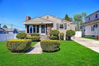 8 Ashby Street, Johnston, RI 02919