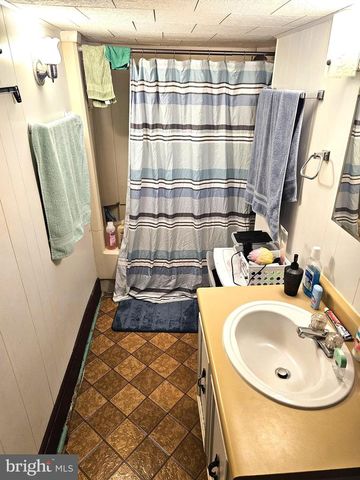 204-206 4TH AVE, Burnham, PA 17009