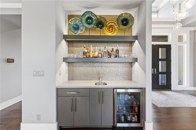 4140 W 151st Street, Leawood, KS 66224