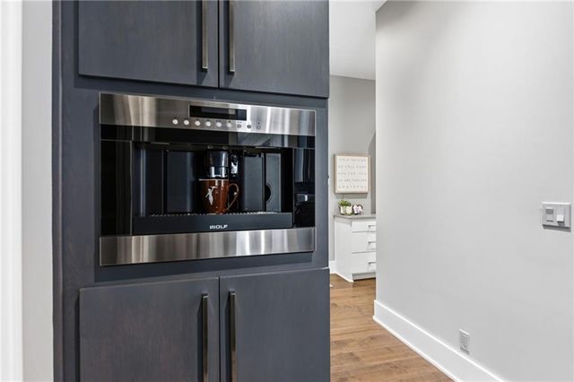 4140 W 151st Street, Leawood, KS 66224