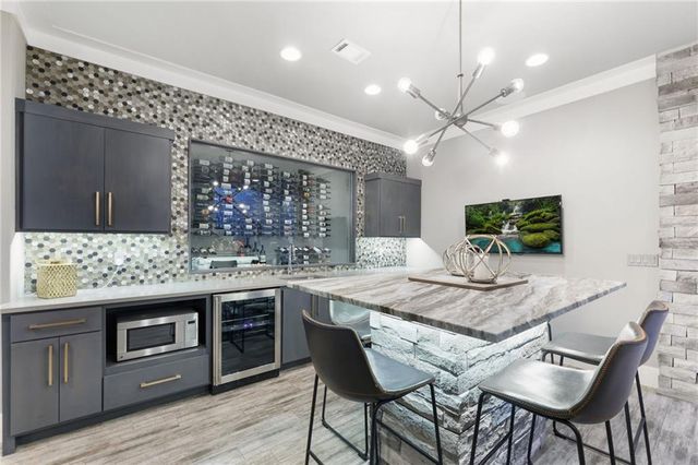 4140 W 151st Street, Leawood, KS 66224