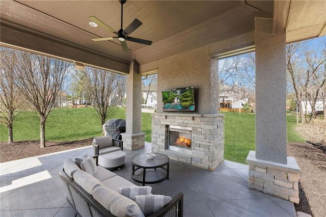 4140 W 151st Street, Leawood, KS 66224