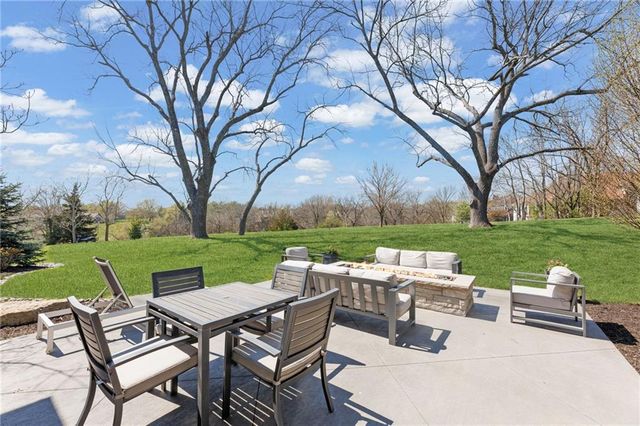 4140 W 151st Street, Leawood, KS 66224