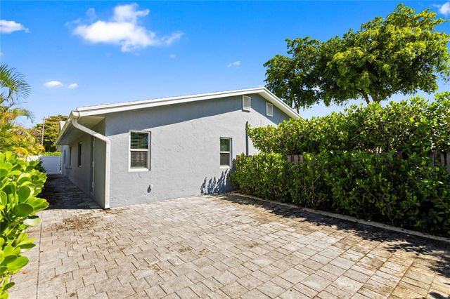 1402 NE 34th St, Oakland Park, FL 33334