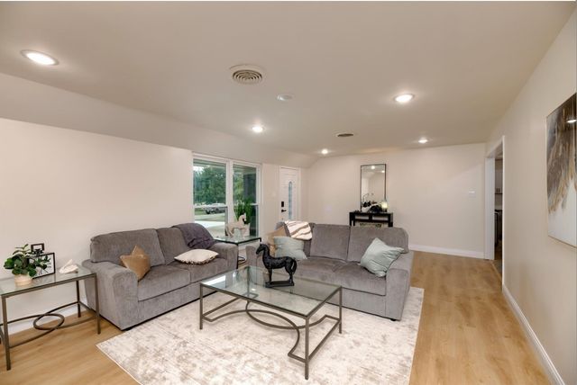 1413 Hill Street, Grapevine, TX 76051