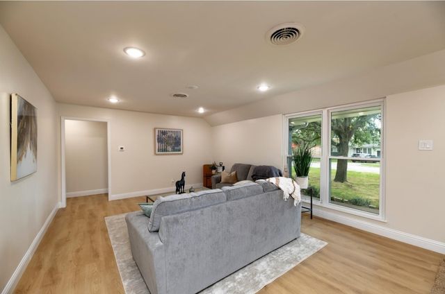 1413 Hill Street, Grapevine, TX 76051