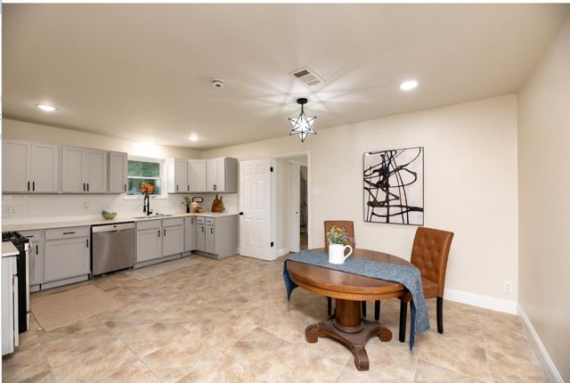 1413 Hill Street, Grapevine, TX 76051