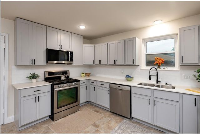 1413 Hill Street, Grapevine, TX 76051