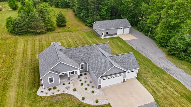 11839 Fillmore Street, West Olive, MI 49460
