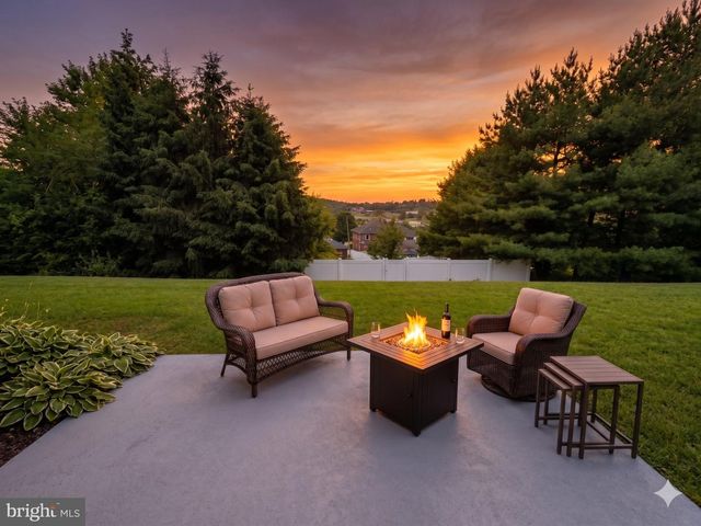 2989 ROBIN RD, York, PA 17404