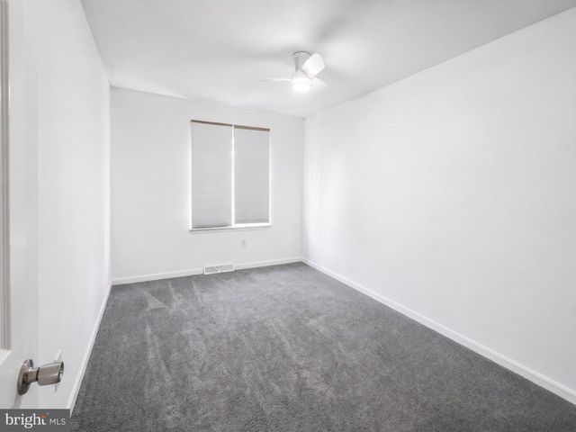 2989 ROBIN RD, York, PA 17404