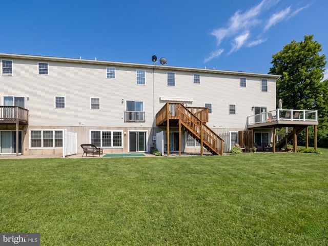 2989 ROBIN RD, York, PA 17404