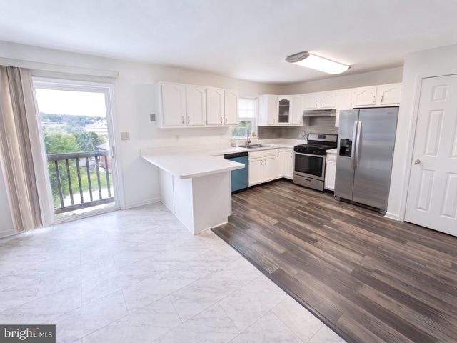 2989 ROBIN RD, York, PA 17404