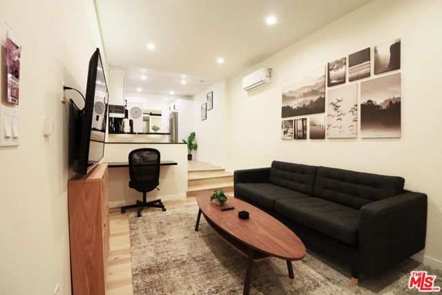 9040 Phyllis Avenue A2, West Hollywood, CA 90069