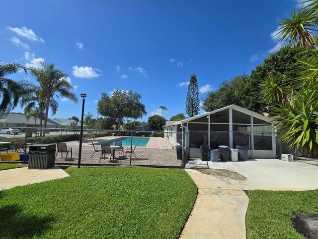 1530 Royal Forest Court, West Palm Beach, FL 33406