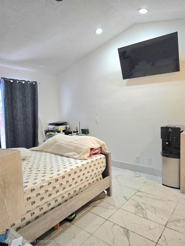 1530 Royal Forest Court, West Palm Beach, FL 33406