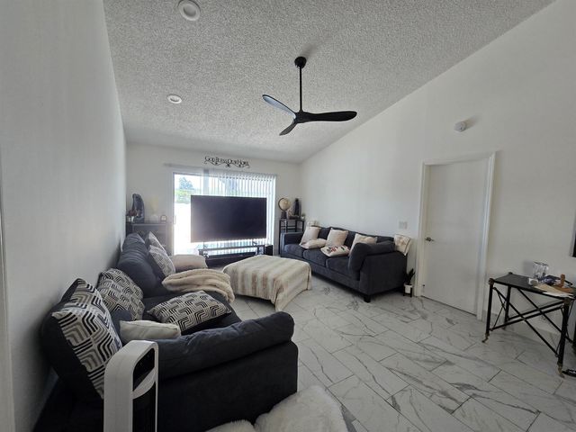 1530 Royal Forest Court, West Palm Beach, FL 33406