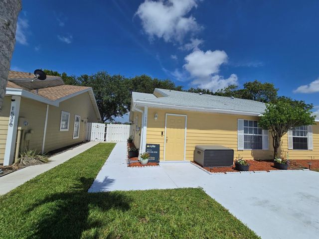 1530 Royal Forest Court, West Palm Beach, FL 33406