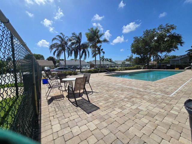1530 Royal Forest Court, West Palm Beach, FL 33406