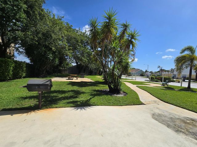1530 Royal Forest Court, West Palm Beach, FL 33406