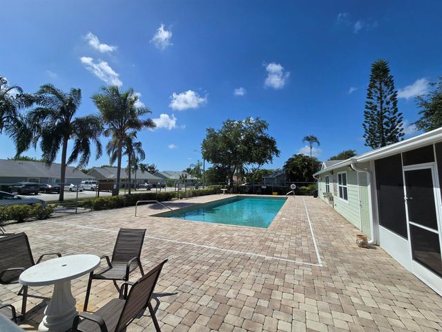 1530 Royal Forest Court, West Palm Beach, FL 33406