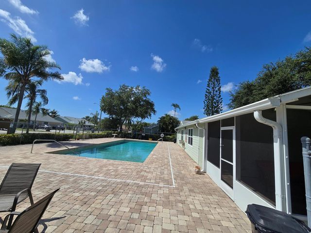 1530 Royal Forest Court, West Palm Beach, FL 33406