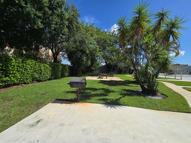 1530 Royal Forest Court, West Palm Beach, FL 33406