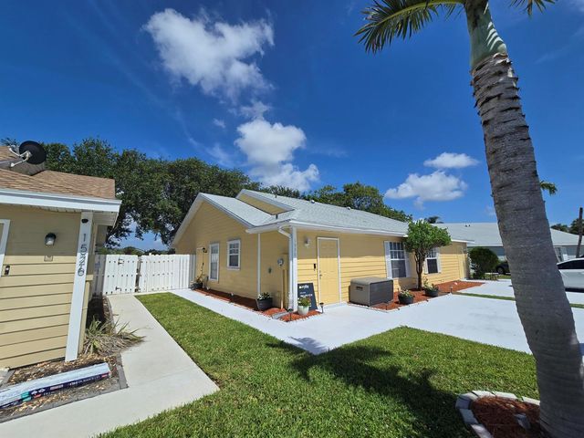 1530 Royal Forest Court, West Palm Beach, FL 33406