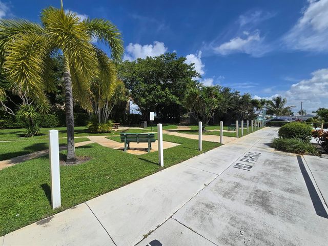 1530 Royal Forest Court, West Palm Beach, FL 33406