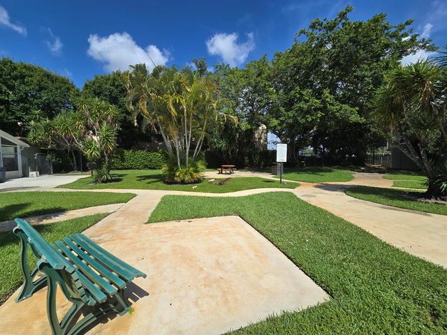 1530 Royal Forest Court, West Palm Beach, FL 33406