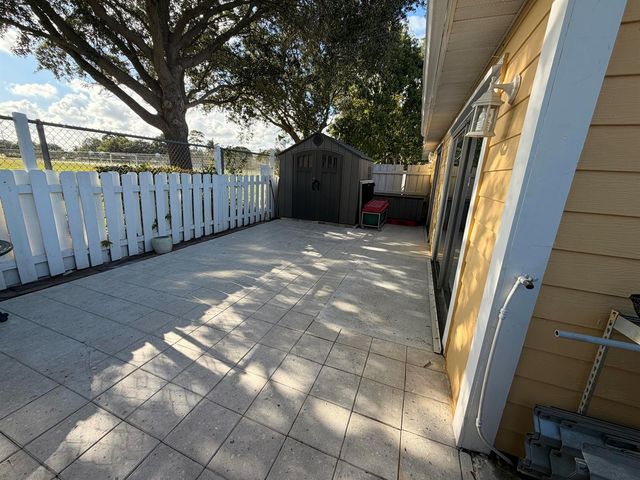 1530 Royal Forest Court, West Palm Beach, FL 33406