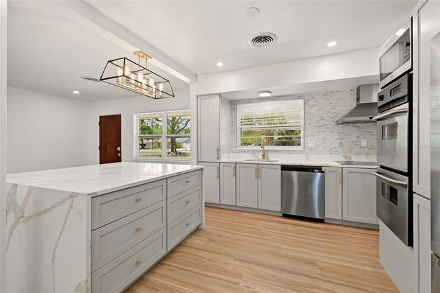 2440 66TH AVENUE S, St Petersburg, FL 33712