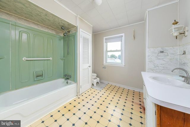 315 BILLINGSPORT RD, Paulsboro, NJ 08066