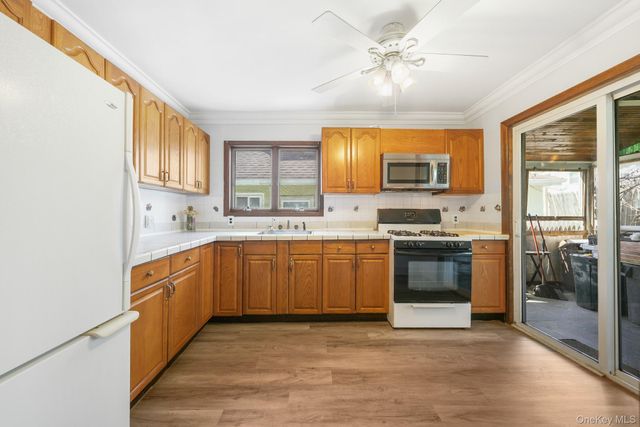 33 Hopper Street, Pleasantville, NY 10570