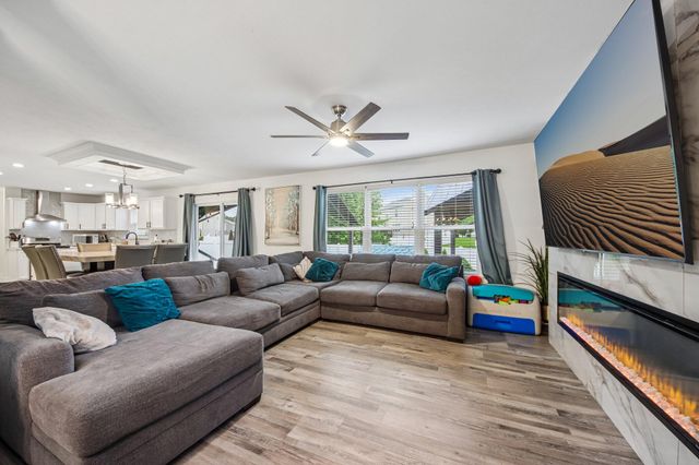 366 E 130th Lane, Crown Point, IN 46307