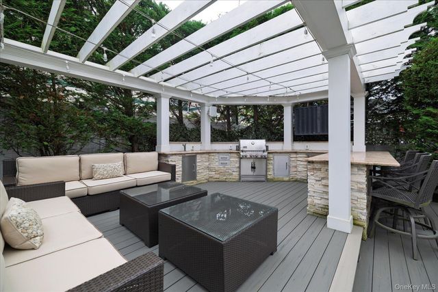 540 W Penn Street, Long Beach, NY 11561
