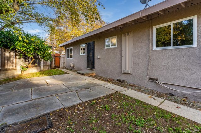103 Sandalwood Ct, Vallejo, CA 94591