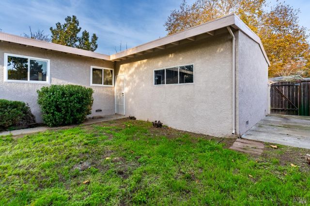 103 Sandalwood Ct, Vallejo, CA 94591