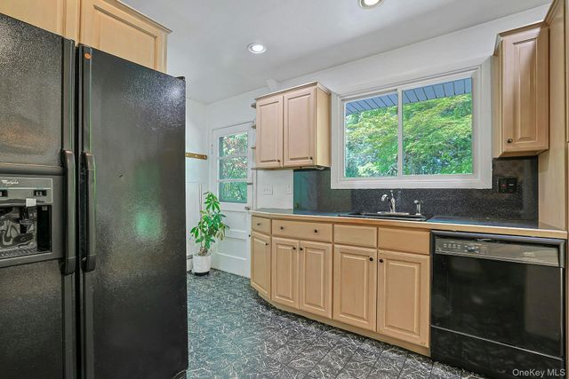 24 Virginia Lane, Thornwood, NY 10594