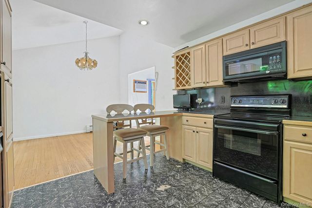 24 Virginia Lane, Thornwood, NY 10594