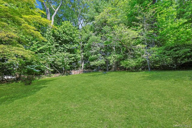 24 Virginia Lane, Thornwood, NY 10594